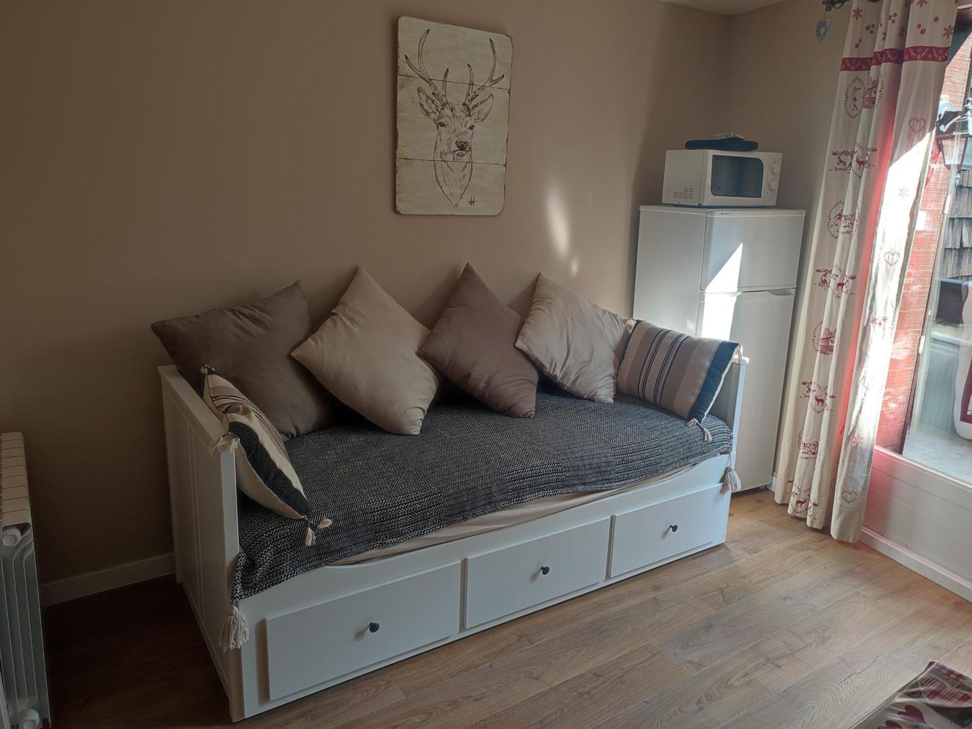 24m, Cool 1650 Apartment
